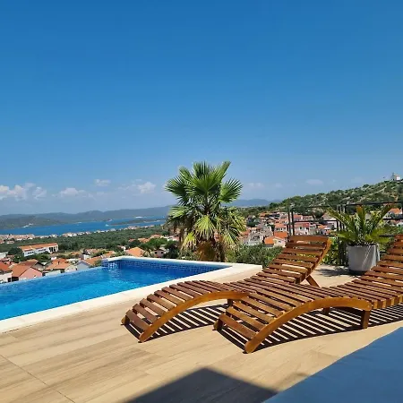 View With Pool Holiday home *