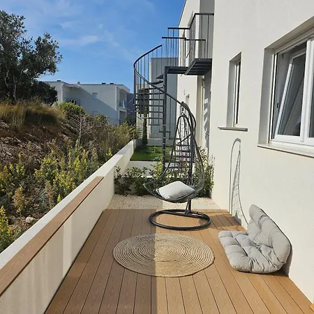 View With Pool *